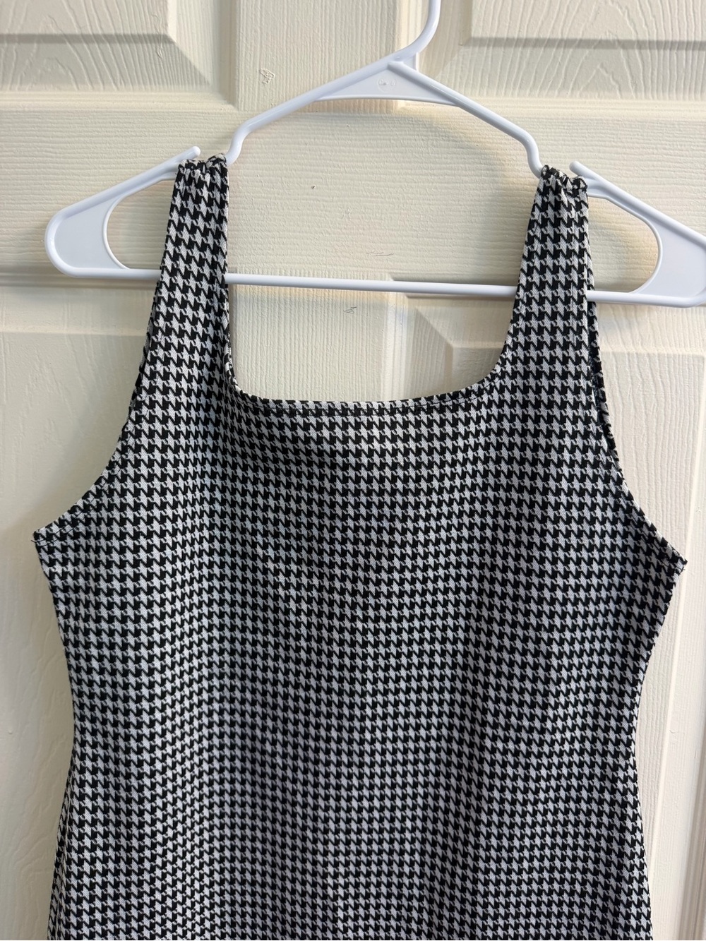 Sleeveless Houndstooth Mini Dress - Black & White - Picture 4 of 4